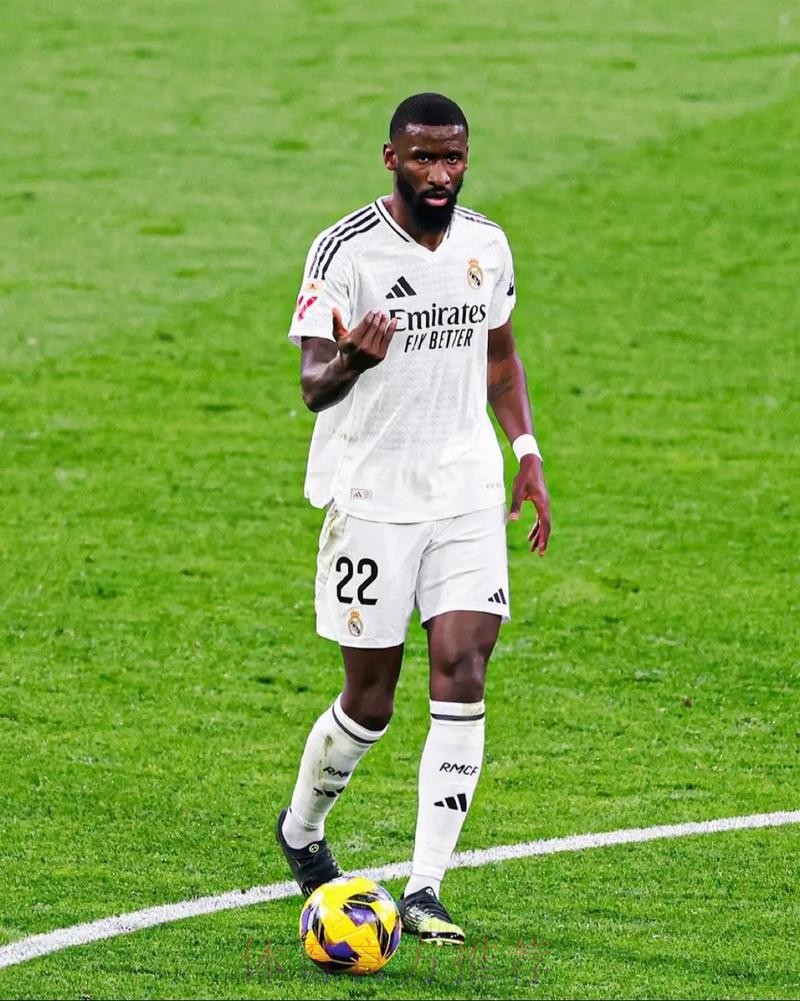 世体：吕迪格首发位置难保 阿隆索首选是赫伊森